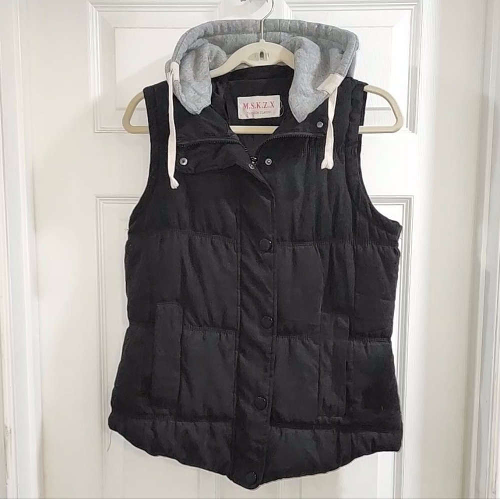 Black Puffer Vest with Removable Hood - L